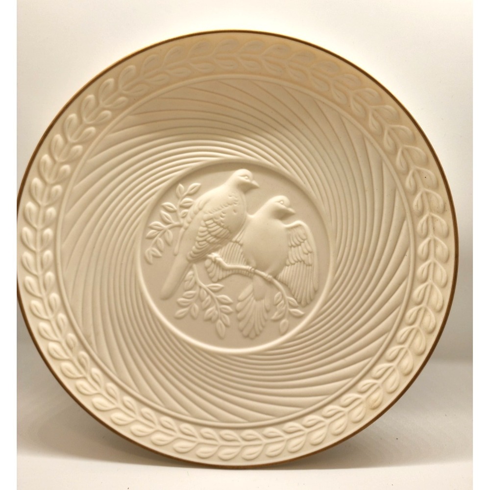 Vintage Avon 1986 Classic Wedding Plate trimmed in 14Kt Gold-9" Diameter  NIP